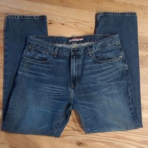Tommy Hilfiger Classic Straight Leg.      Sz 36/32  Medium Wash.        EUC